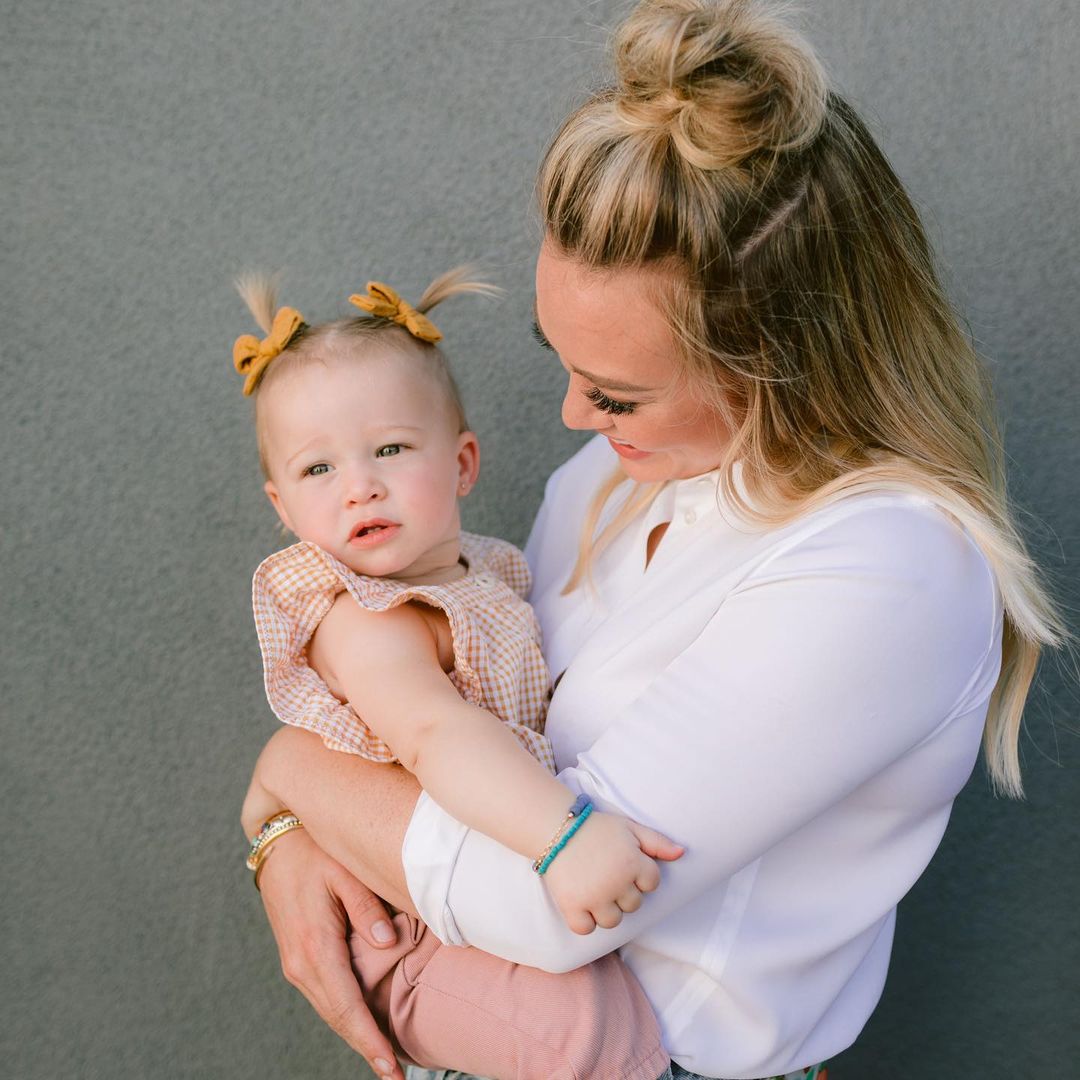 Little Banks poses with Mommy Hilary Duff